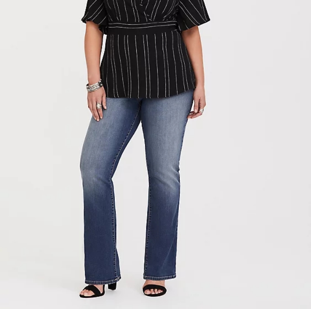 Relaxed Bootcut Jeans